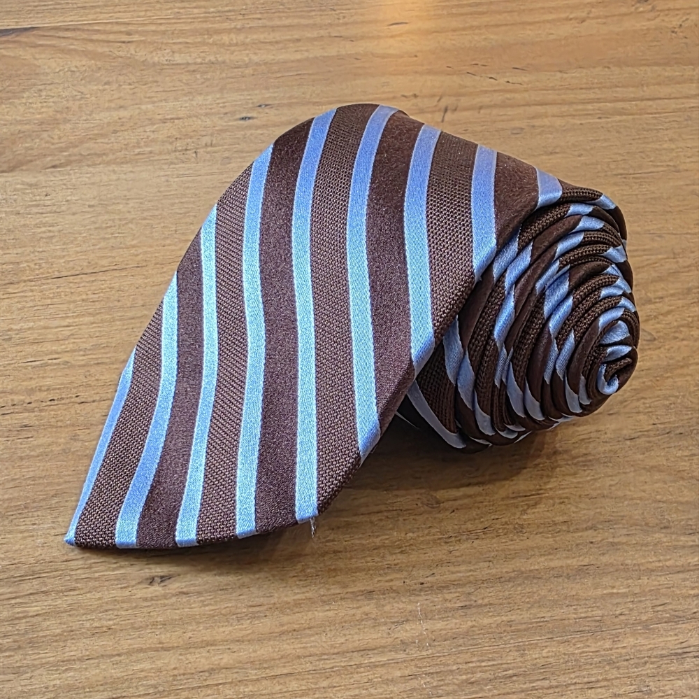 Brooks Brothers Makers And Merchants Blue and Brown Silk Repp Tie. 58.5 inches